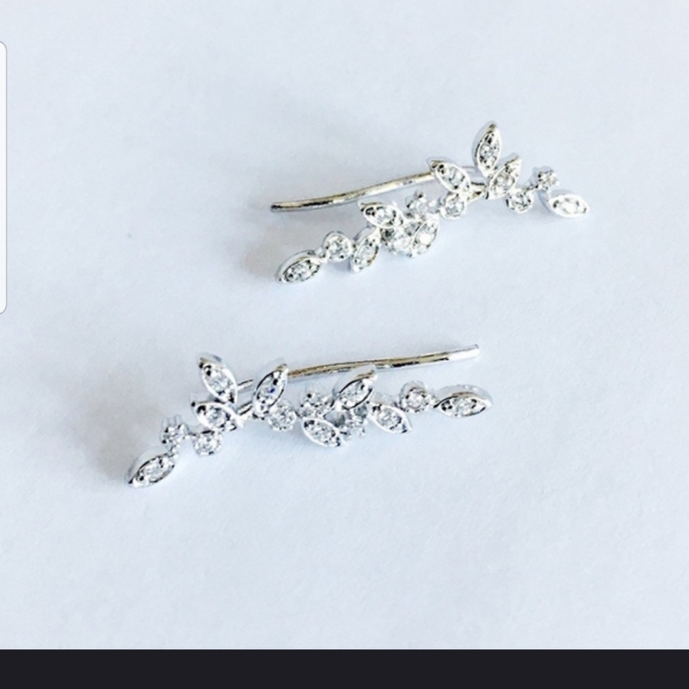 🌿🌿Gorgeous Leaf Ear Climbers in SILVER 🌿🌿 - Picture 2 of 12